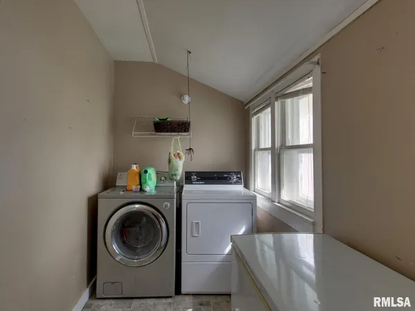 $142,500 | 2201 South Johnson Street, Macomb, IL 61455