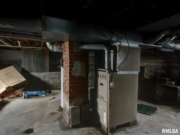 $142,500 | 2201 South Johnson Street, Macomb, IL 61455