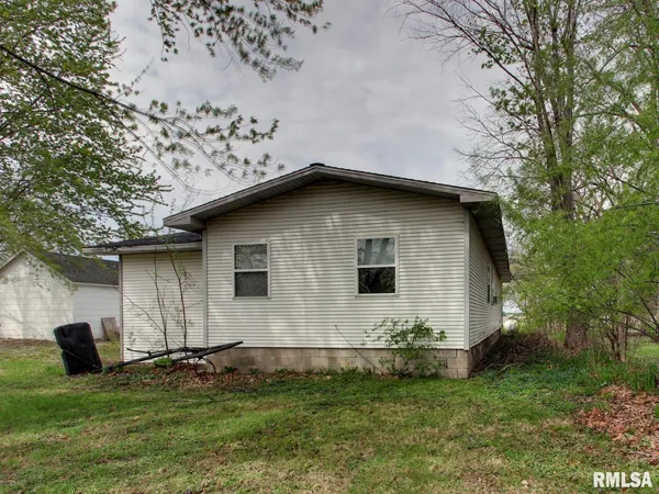 $142,500 | 2201 South Johnson Street, Macomb, IL 61455
