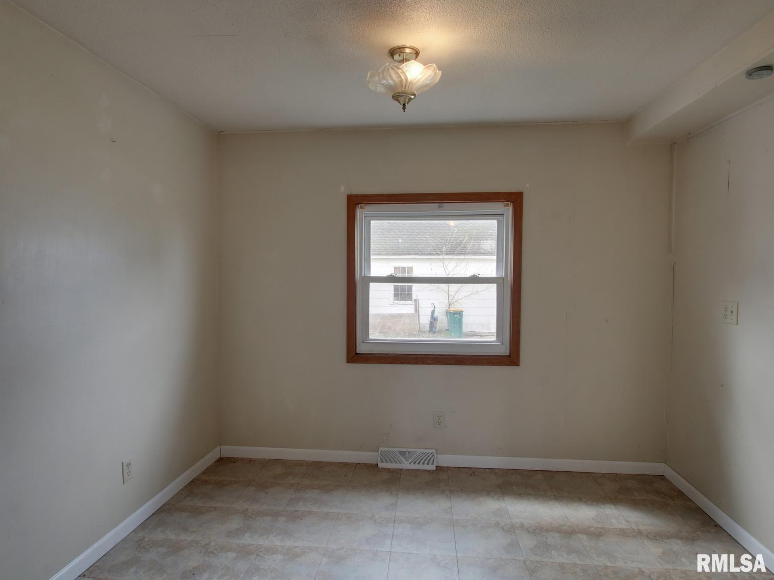 2201 South Johnson Street Macomb, IL 61455 - Photo 19 of 30
