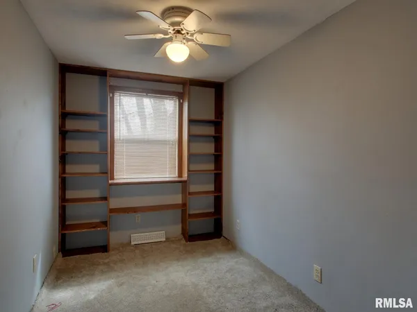 $142,500 | 2201 South Johnson Street, Macomb, IL 61455