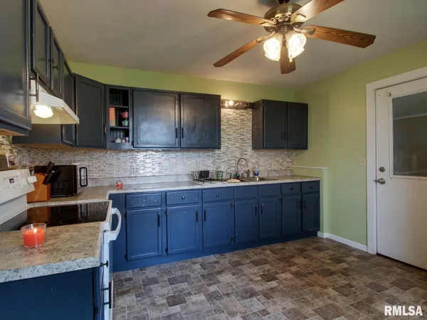 $142,500 | 2201 South Johnson Street, Macomb, IL 61455