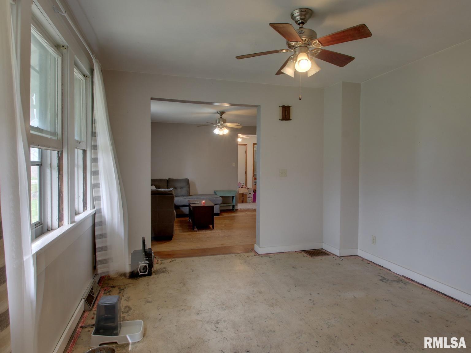 2201 South Johnson Street Macomb, IL 61455 - Photo 4 of 30
