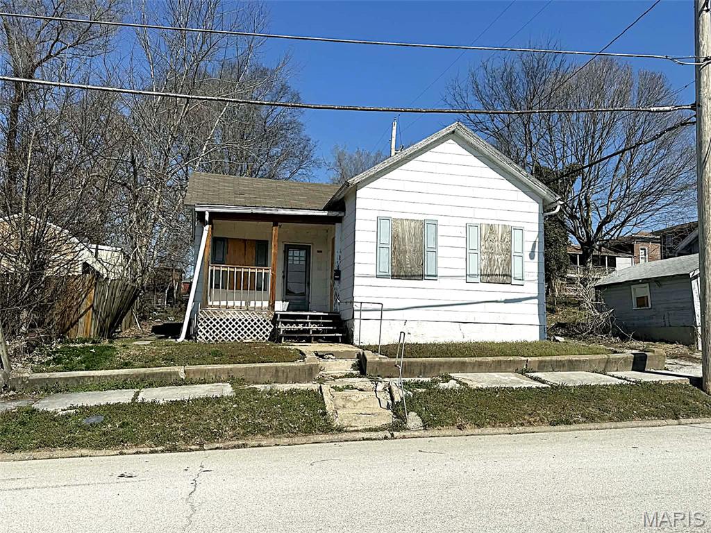 614 Lyon Street Hannibal, MO 63401 - Photo 1 of 6