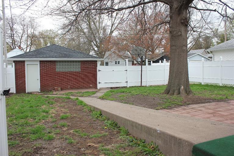 2314 Chancy Street Clinton, IA 52732 - Photo 3 of 24 Gallery Image 3