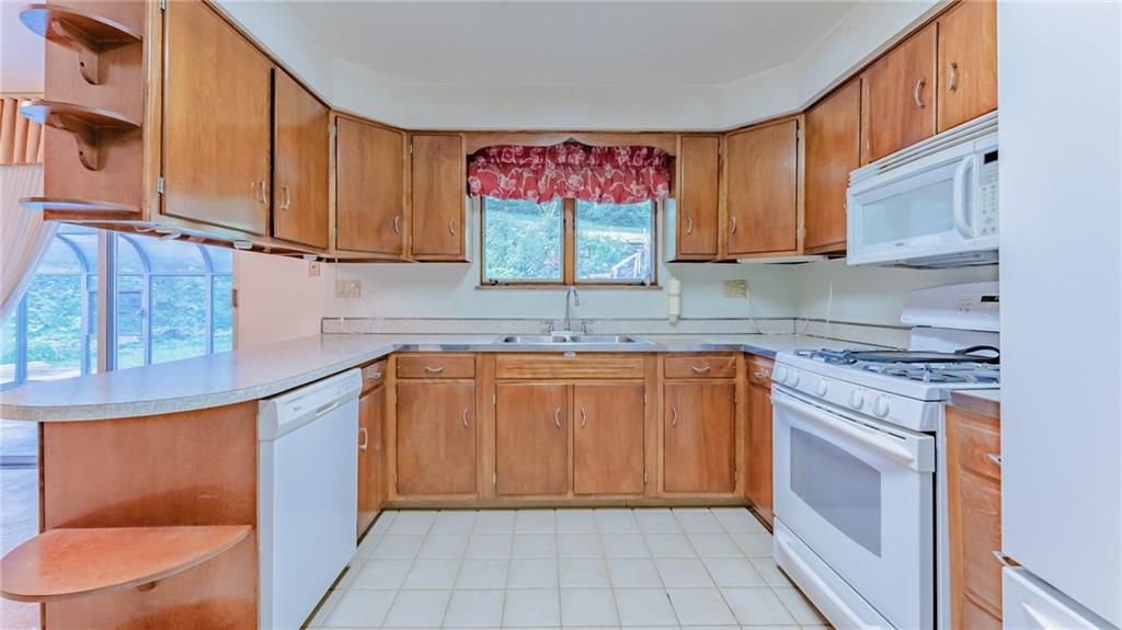 202 Washington Road Forest Hills, PA 15221 - Photo 6 of 20 Gallery Image 6