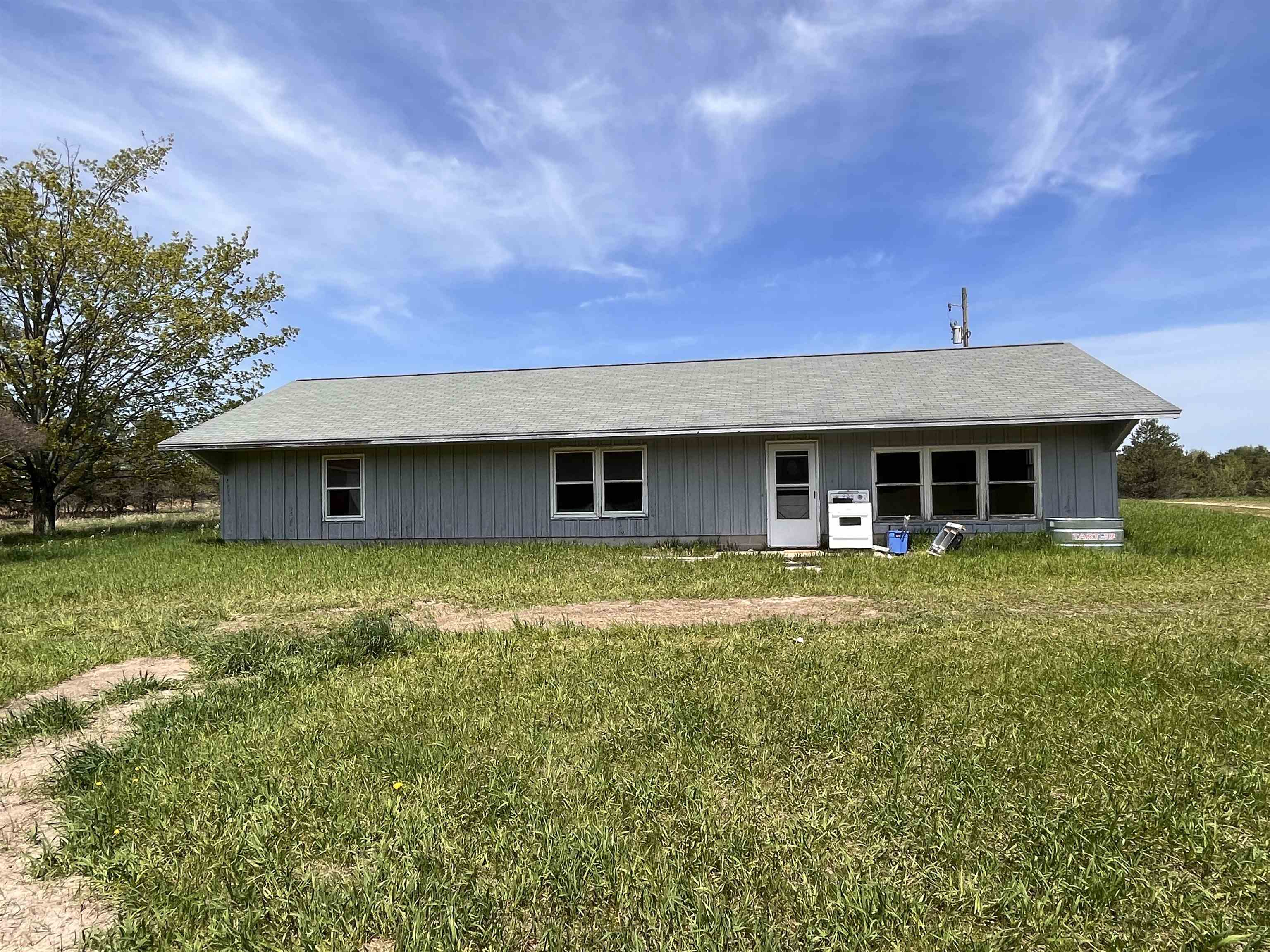 7377 Lynn Road Bellaire, MI 49615 - Photo 2 of 6 1915122-1.JPG