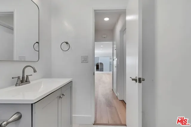 $2,695 | 220 South Gale Drive, Unit 8, Beverly Hills, CA 90211