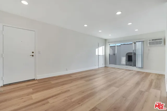 $2,695 | 220 South Gale Drive, Unit 8, Beverly Hills, CA 90211