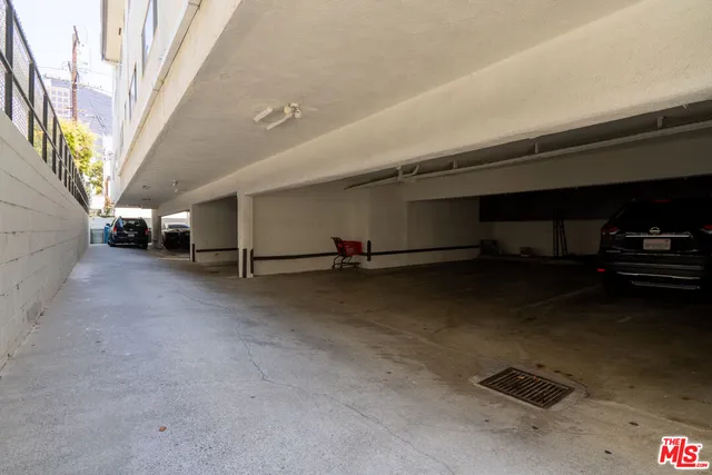 $2,695 | 220 South Gale Drive, Unit 8, Beverly Hills, CA 90211