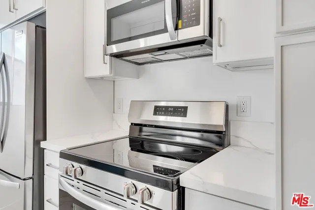 $2,695 | 220 South Gale Drive, Unit 8, Beverly Hills, CA 90211