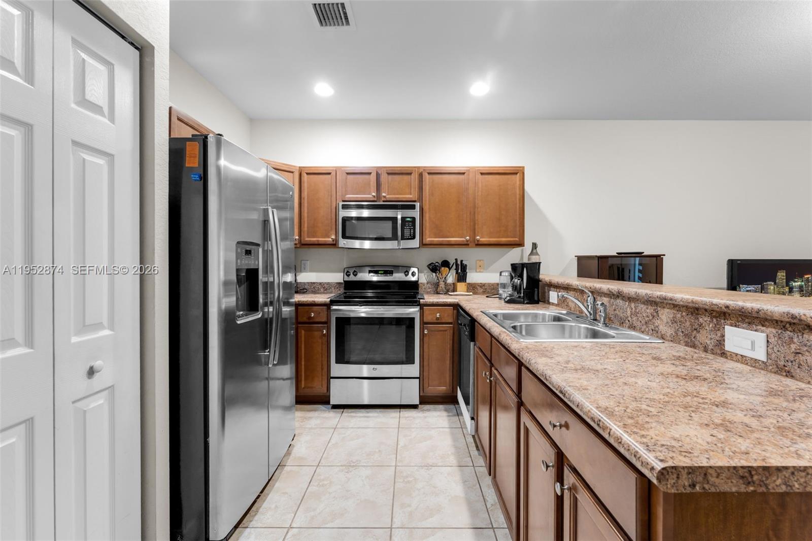 3213 Southeast 7th Court Homestead, FL 33033 - Photo 2 of 28