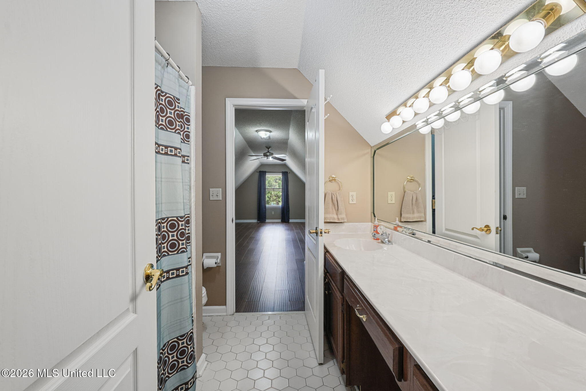 1601 Holly Springs Road, Unit R Hernando, MS 38632 - Photo 31 of 58 Bathroom 3-Upstairs