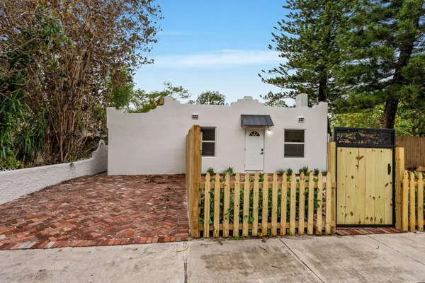 a view of a house with a small yard