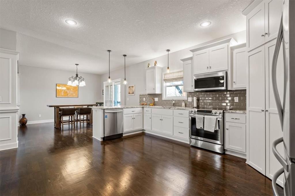 5037 Northwest Timberline Drive Riverside, MO 64150 - Photo 18 of 52