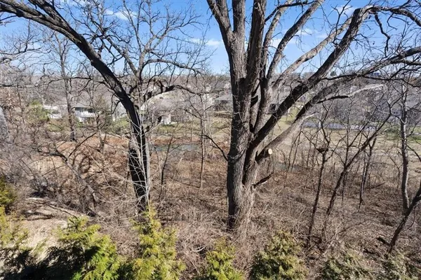 $505,000 | 5037 Northwest Timberline Drive, Riverside, MO 64150