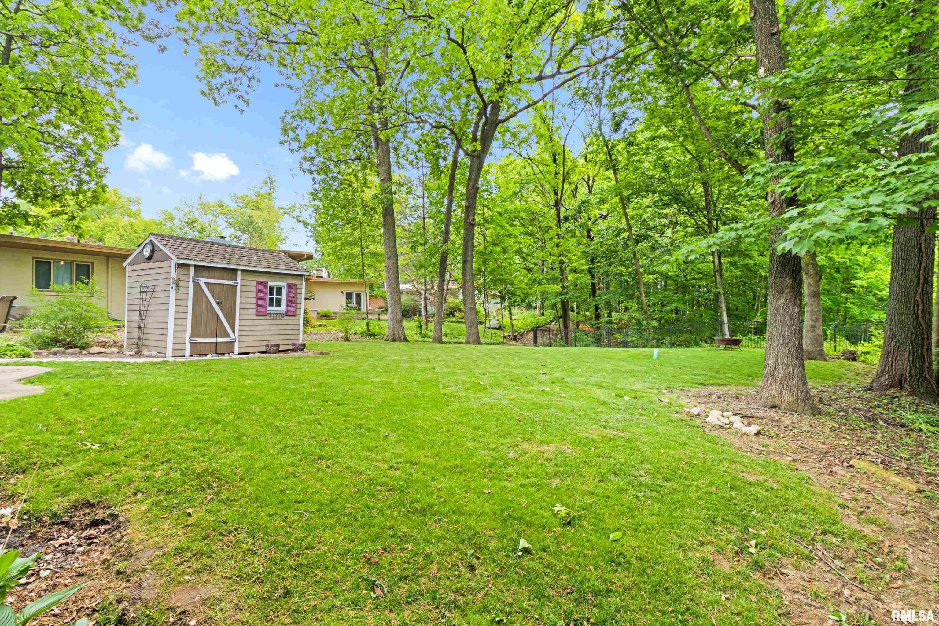 9010 North Picture Ridge Road Peoria, IL 61615 - Photo 4 of 44 Gallery Image 4
