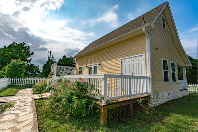 $1,650 | 404 North Meyersville Road, Brenham, TX 77833