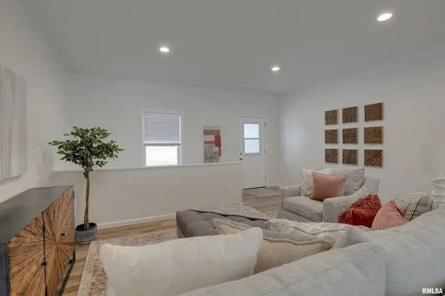 $285,000 | 406 North Main Street, Payson, IL 62360