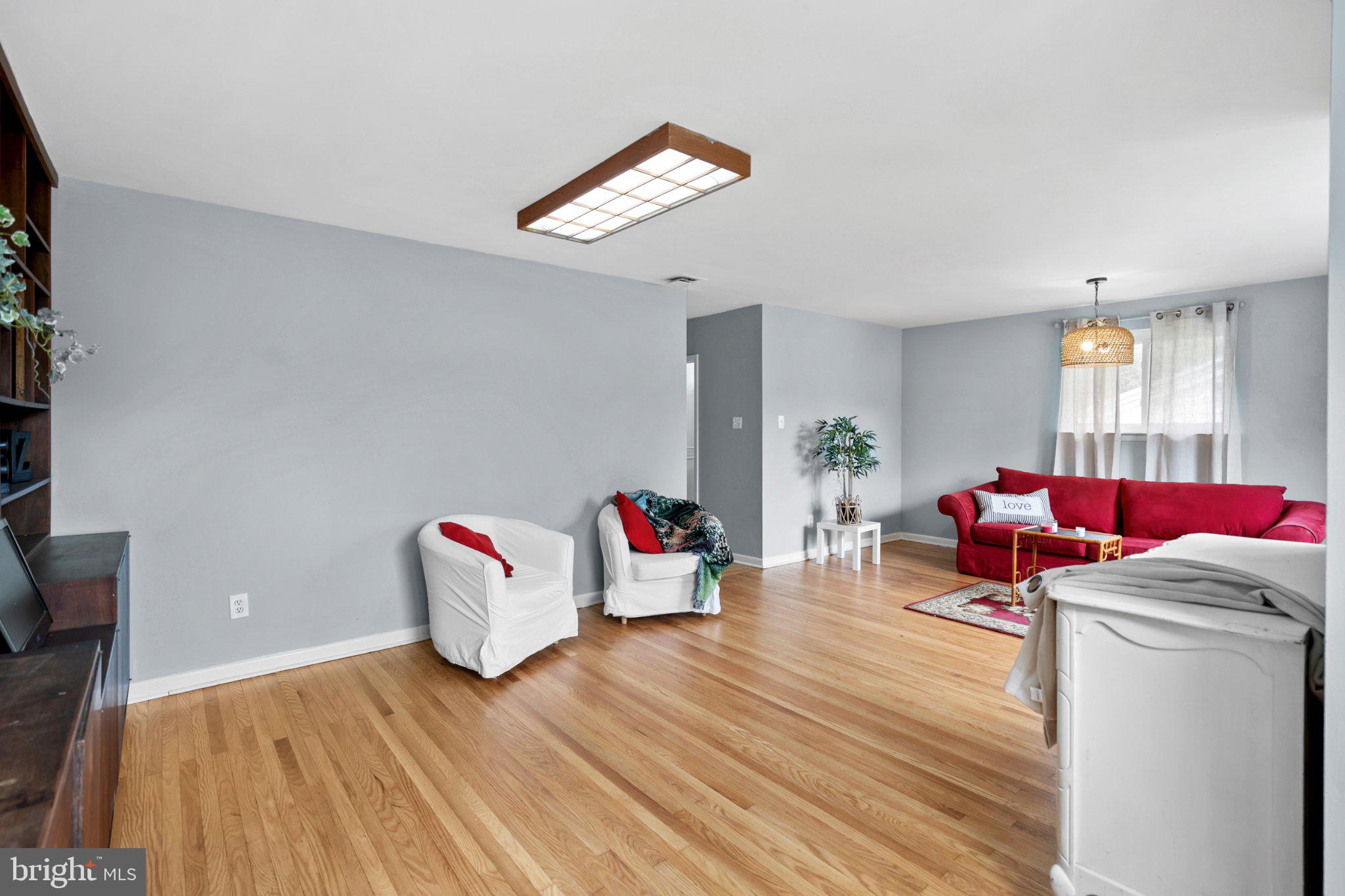 609 Foster Road Cheltenham, PA 19012 - Photo 27 of 44 Bright and inviting living space.