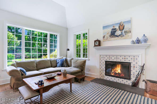 41 Club Road Riverside, CT 06878 - Photo 13 of 28 41 Club Rd Riverside CT 06878-small-020-