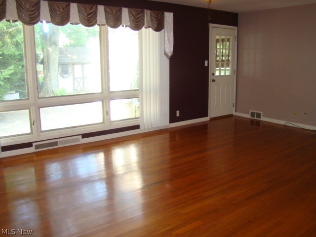4917 South Sedgewick Road Cleveland, OH 44124 - Photo 5 of 23 Gallery Image 5
