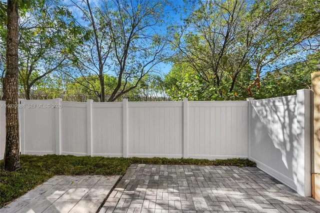 $545,000 | 884 Northwest 170th Terrace, Pembroke Pines, FL 33028