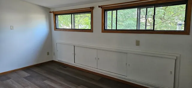 a view of empty room with window