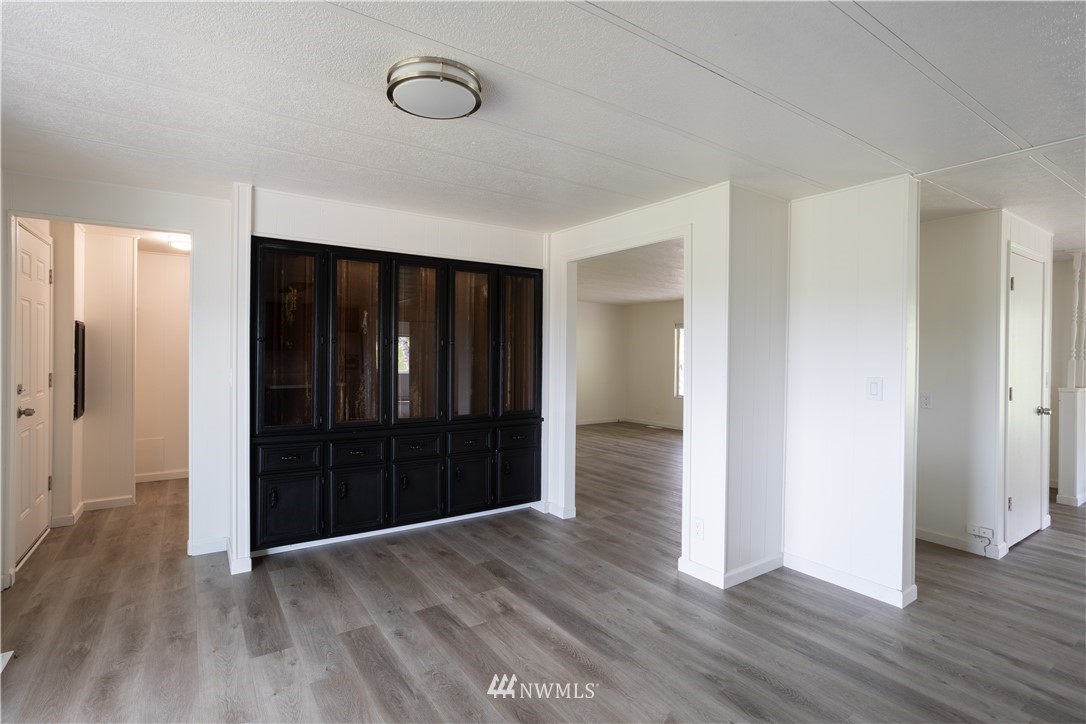 187 Senn Road Chehalis, WA 98532 - Photo 13 of 25 an entryway at hallway with wooden floor