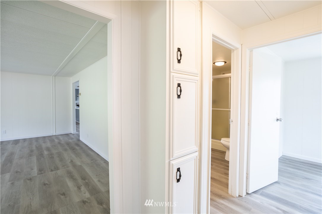 187 Senn Road Chehalis, WA 98532 - Photo 16 of 25 a view of a hallway with wooden floor