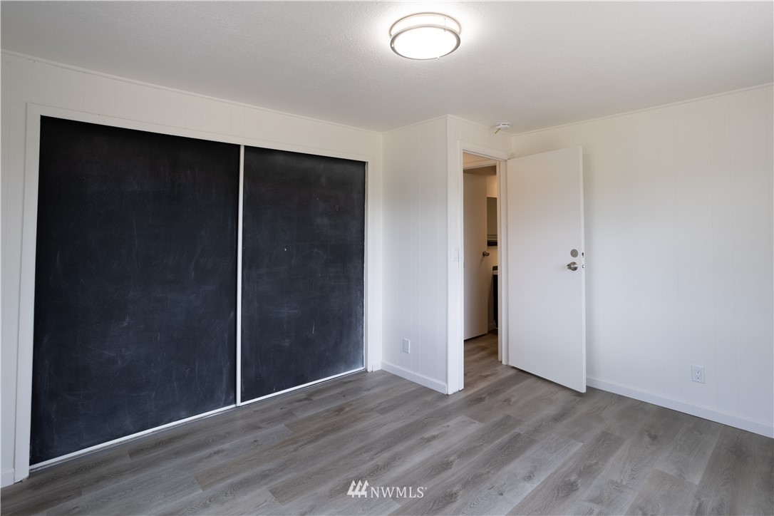 187 Senn Road Chehalis, WA 98532 - Photo 17 of 25 an empty room with wooden floor and closet