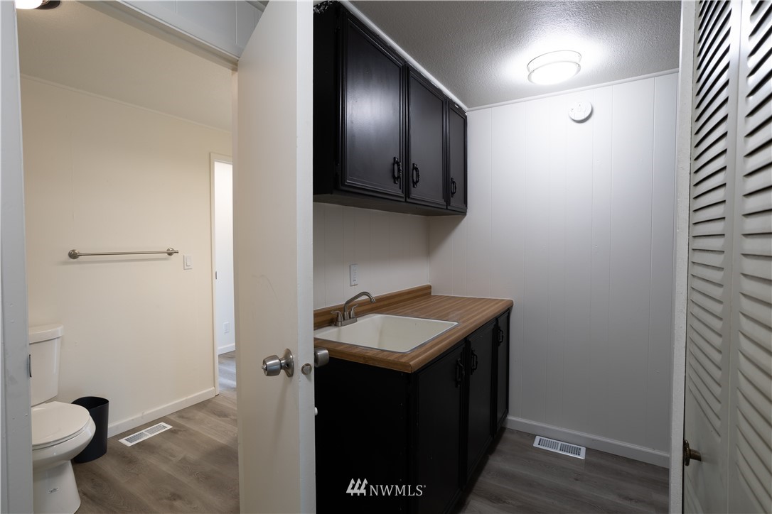 187 Senn Road Chehalis, WA 98532 - Photo 20 of 25 a bathroom with a granite countertop sink and a toilet