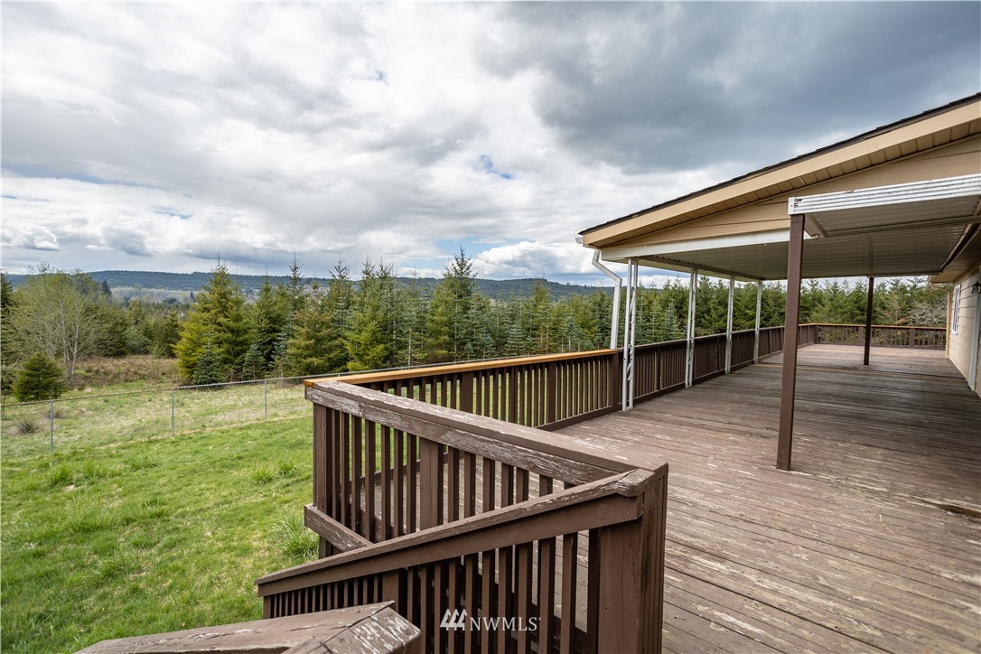 187 Senn Road Chehalis, WA 98532 - Photo 24 of 25 a view of deck with wooden floor and outdoor space
