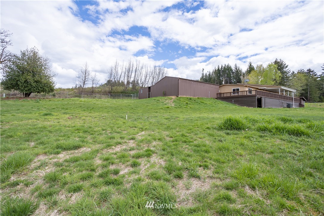 187 Senn Road Chehalis, WA 98532 - Photo 25 of 25 a backyard of a house with lots of green space