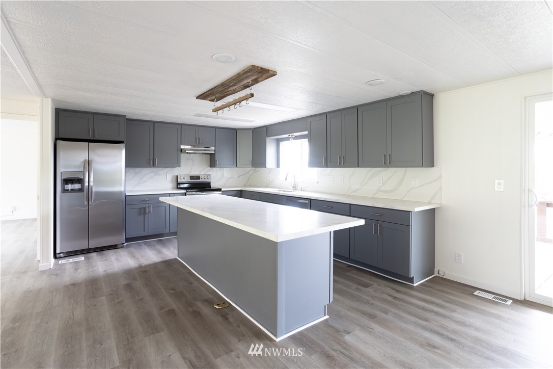 187 Senn Road Chehalis, WA 98532 - Photo 4 of 25 a kitchen with a refrigerator sink and cabinets