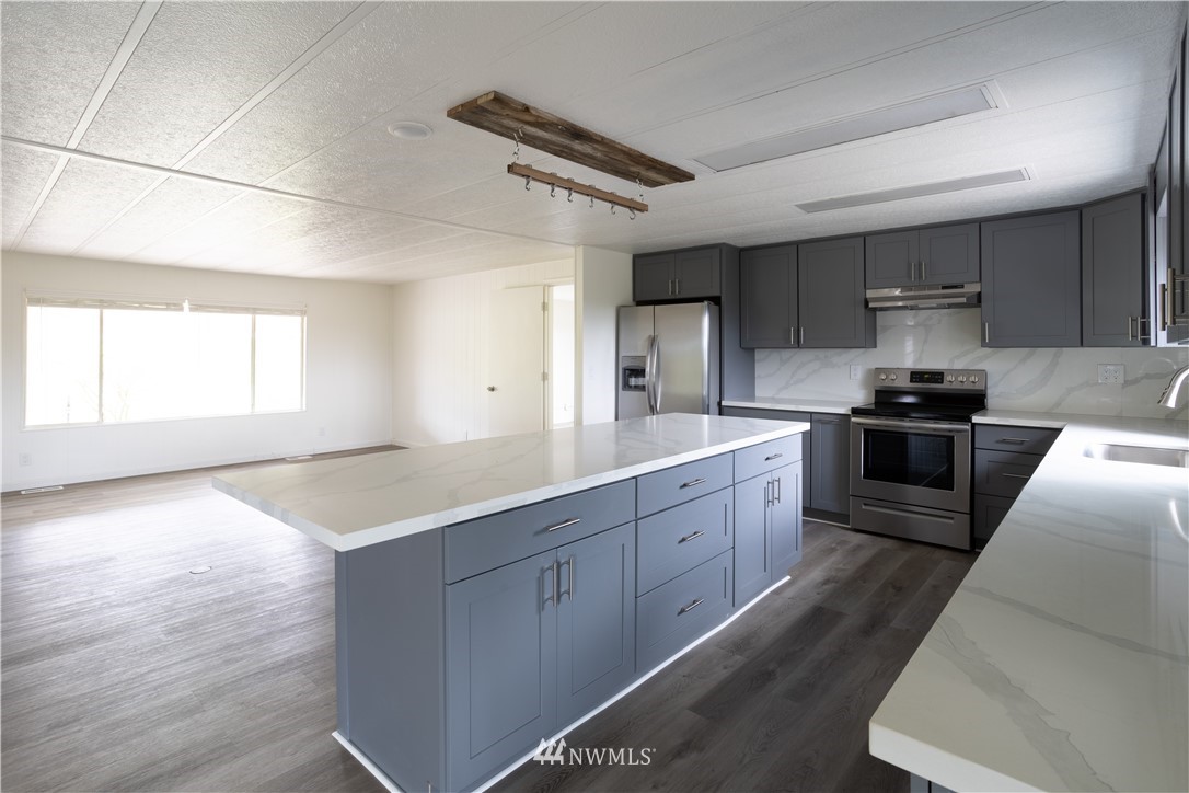 187 Senn Road Chehalis, WA 98532 - Photo 5 of 25 a kitchen with stainless steel appliances granite countertop a sink stove and refrigerator