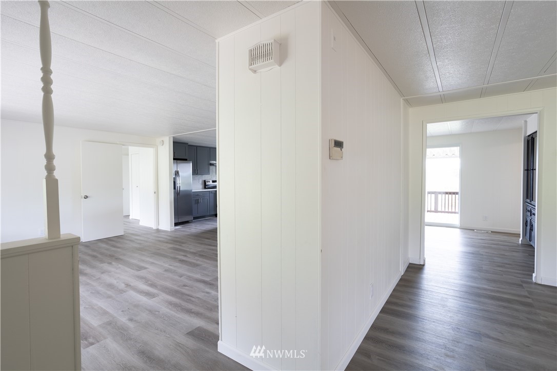 187 Senn Road Chehalis, WA 98532 - Photo 9 of 25 a view of a hallway with wooden floor and closet