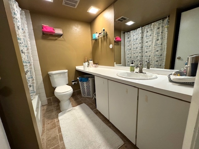 1802 Plum Grove Road, Unit 1D Rolling Meadows, IL 60008 - Photo 10 of 14 a bathroom with a sink and a mirror