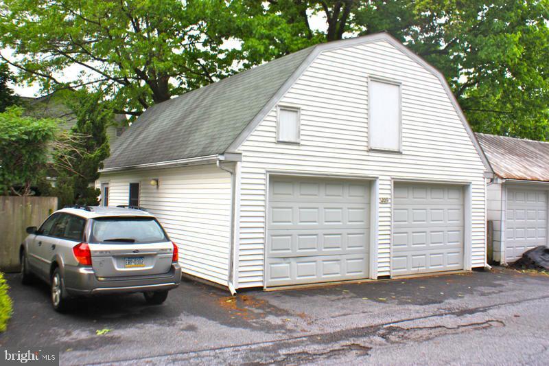 209 Front Street Lititz, PA 17543 - Photo 14 of 31