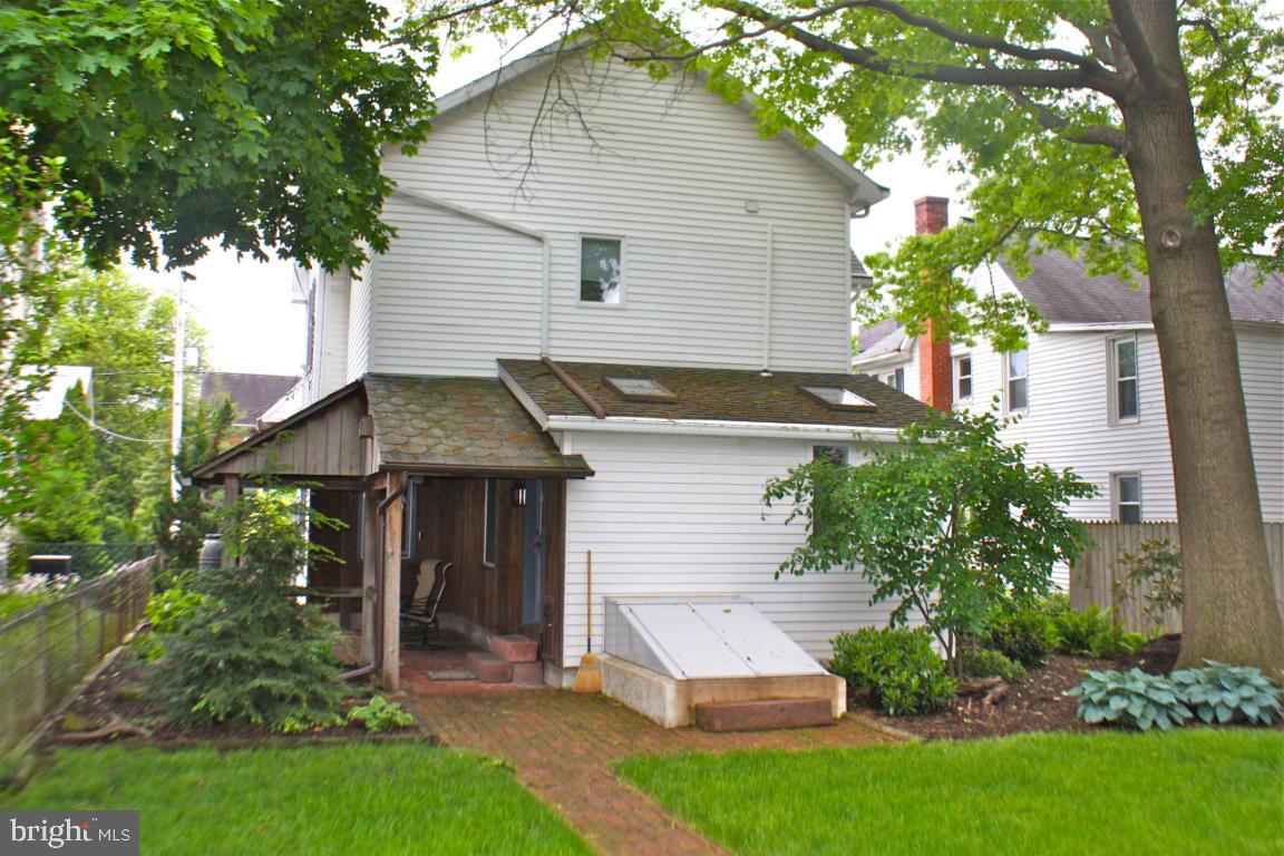209 Front Street Lititz, PA 17543 - Photo 15 of 31