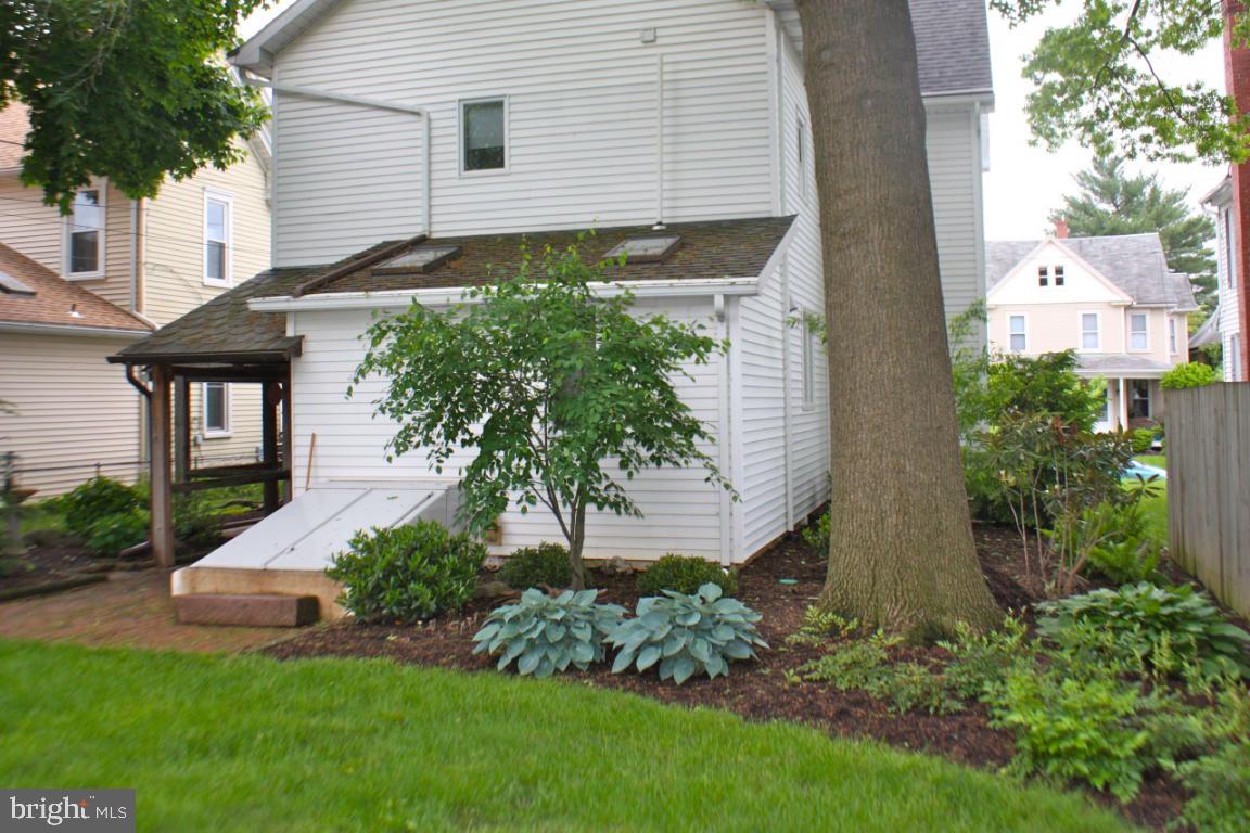 209 Front Street Lititz, PA 17543 - Photo 16 of 31