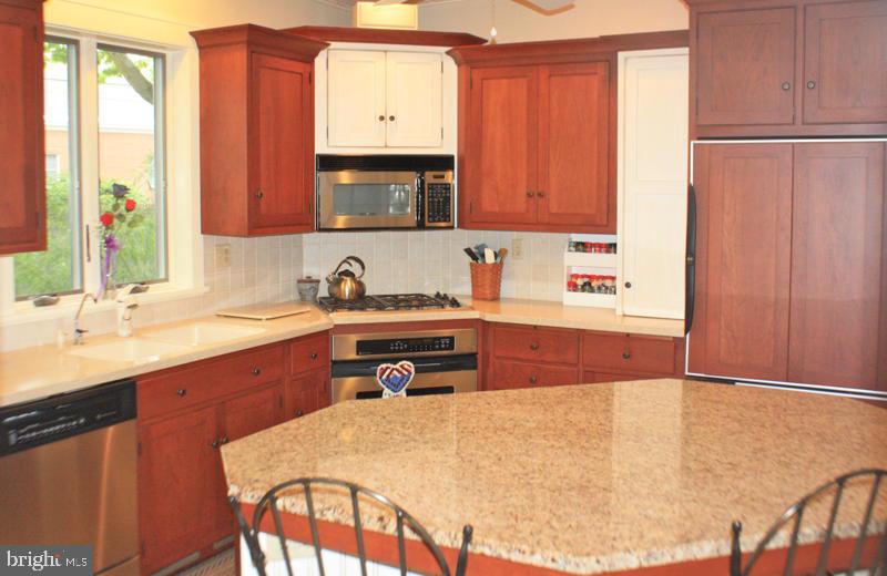 209 Front Street Lititz, PA 17543 - Photo 6 of 31