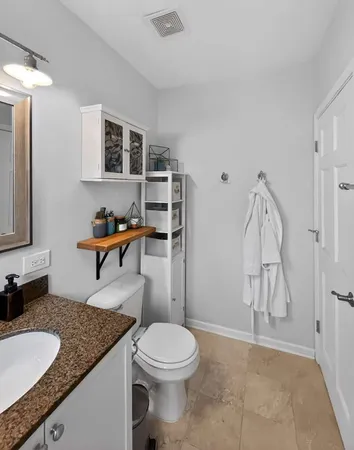 $1,900 | 7316 North Honore Street, Unit 206, Chicago, IL 60626