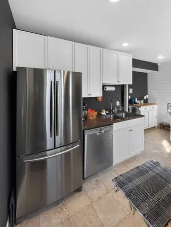 $1,900 | 7316 North Honore Street, Unit 206, Chicago, IL 60626