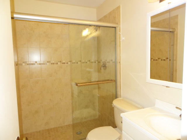 6704 Via Regina Boca Raton, FL 33433 - Photo 6 of 20 2ND FULL BATH