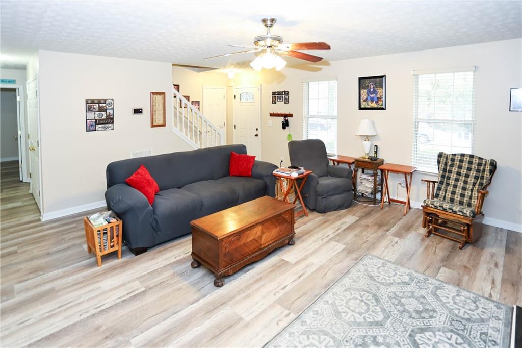 661 Michael Circle Monroe, GA 30655 - Photo 2 of 20 a living room with furniture