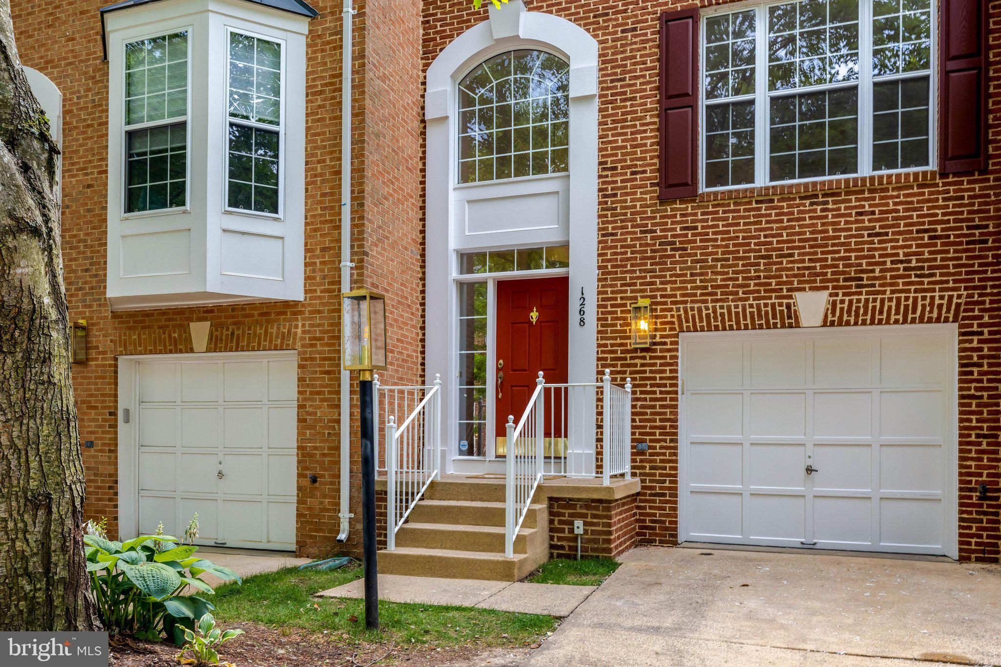 1268 Wild Hawthorn Way Reston, VA 20194 - Photo 4 of 55