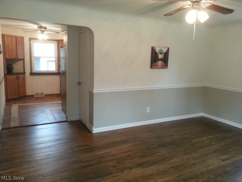 233 Nobottom Road Berea, OH 44017 - Photo 3 of 23 Gallery Image 3