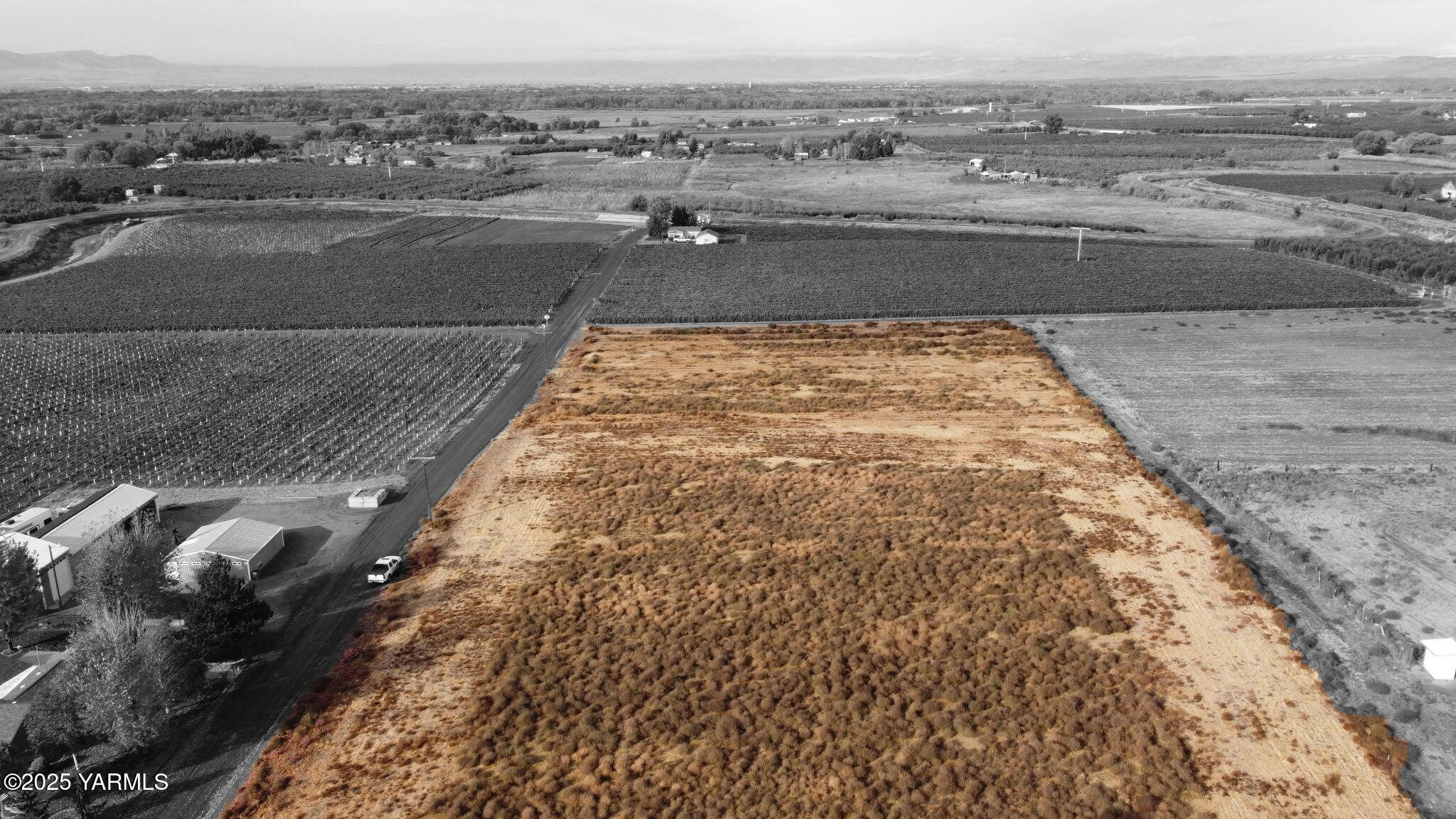 Rd-w Rd Zillah Wa 98953 Road Zillah, WA 98953 - Photo 2 of 3 a view of a city