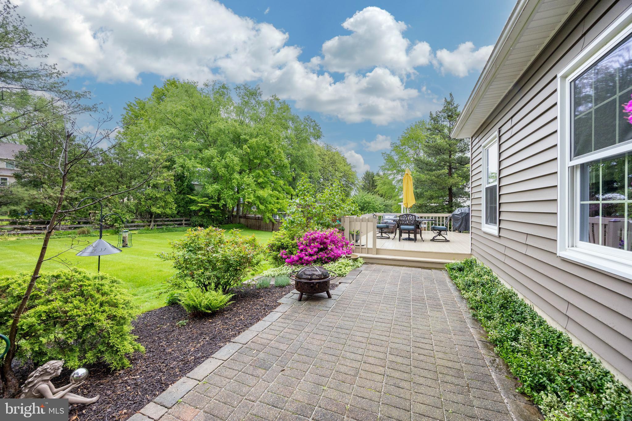 211 Ravenwood Road Exton, PA 19341 - Photo 26 of 44 EP Henry Patio view to large well-maintained Deck